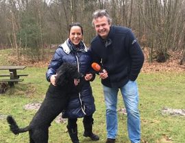 Nicole Kinsbergen wordt geinterviewd over de DoggyDating app voor Radio Een Vandaag
